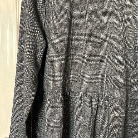 Loft Dress - Picture 4 of 7